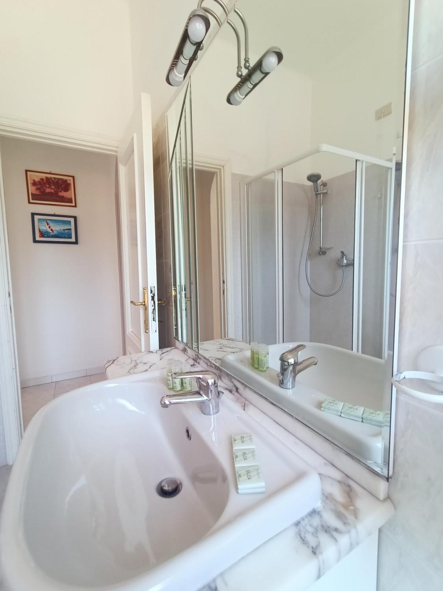 Appartamenti Villa Chiara 因佩里亚 外观 照片