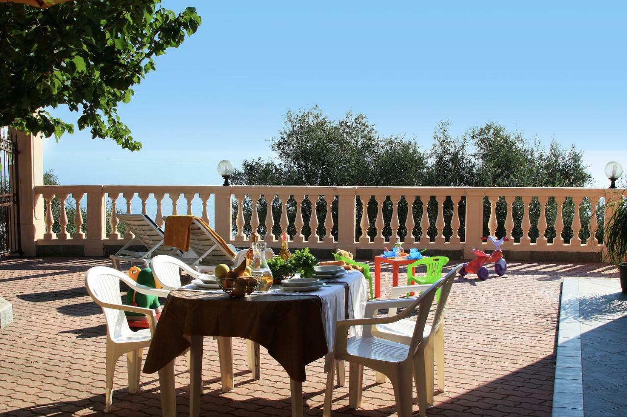 Appartamenti Villa Chiara 因佩里亚 外观 照片